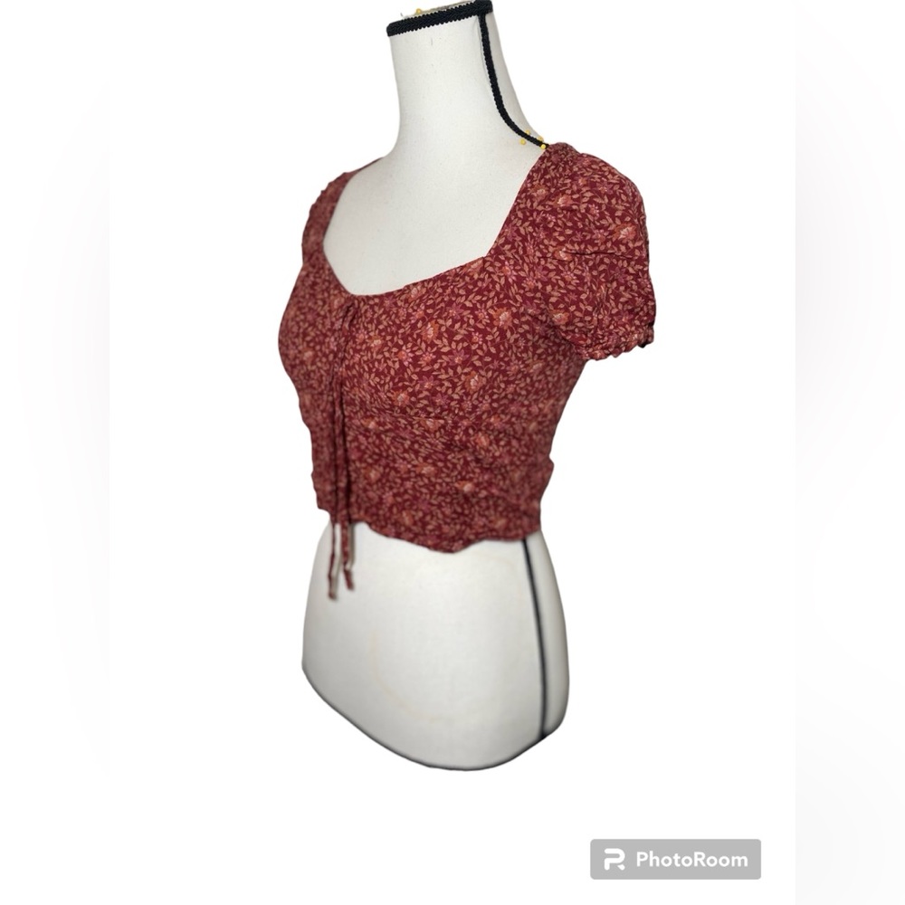 Red floral sweetheart neck crop top